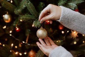Sapins de Noël : mieux choisir pour en profiter en famille