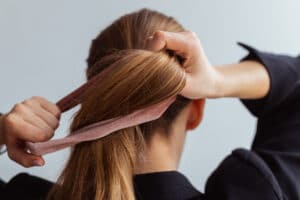 Bubble ponytail : la tendance coiffure à adopter