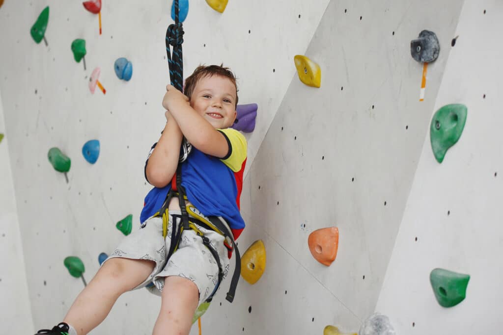 Comment trouver des salles d'escalade adaptées aux enfants ?