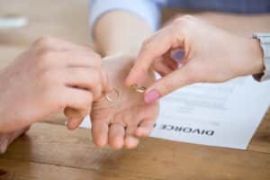 Le prix d’un divorce à l’amiable : peut-on diminuer la note ?